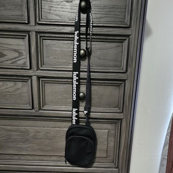 Lululemon Crossbody bag - Picture 2 of 9